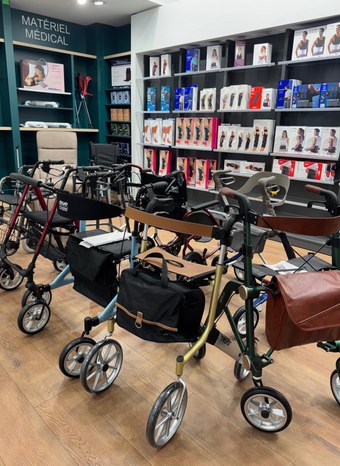 Déambulateurs et rollators en magasin à Saint-Paul-lès-Dax